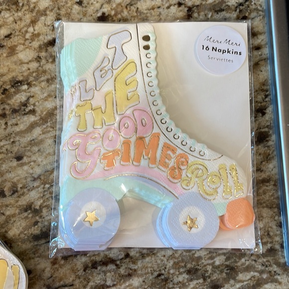 Meri meri plates and napkins - Picture 3 of 4